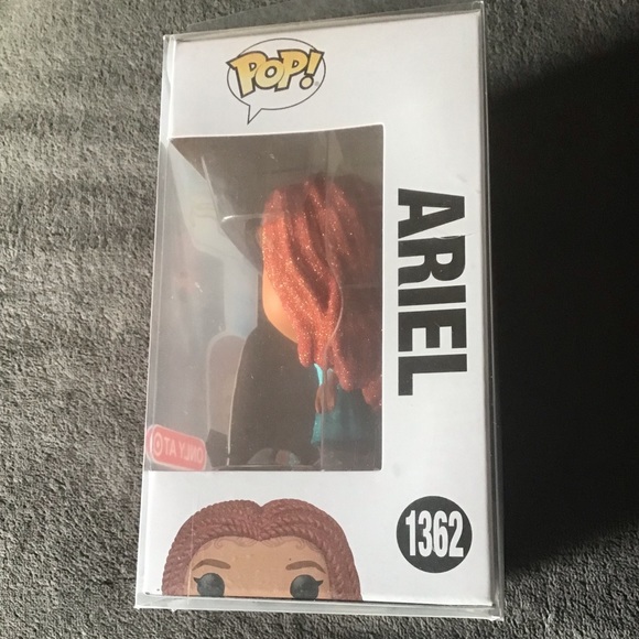 Funko POP! ARIEL IN BLUE DRESS (DIAMOND) Pop Disney Funko New Exclusive … - Picture 2 of 5
